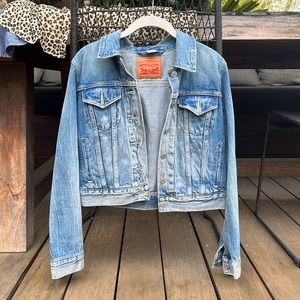 Levi’s light wash denim jacket, size small